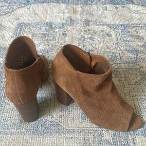 Jessica Simpson open toe booty with heel